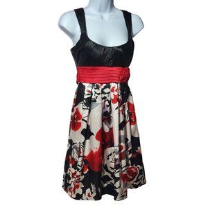 Teens Young Women Size 1 City Triangle Black Red White Floral